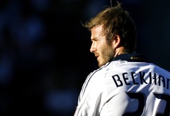 半岛体育APP-巴特勒迎来十二赛季高光表现，塞尔维亚队球迷沸腾！